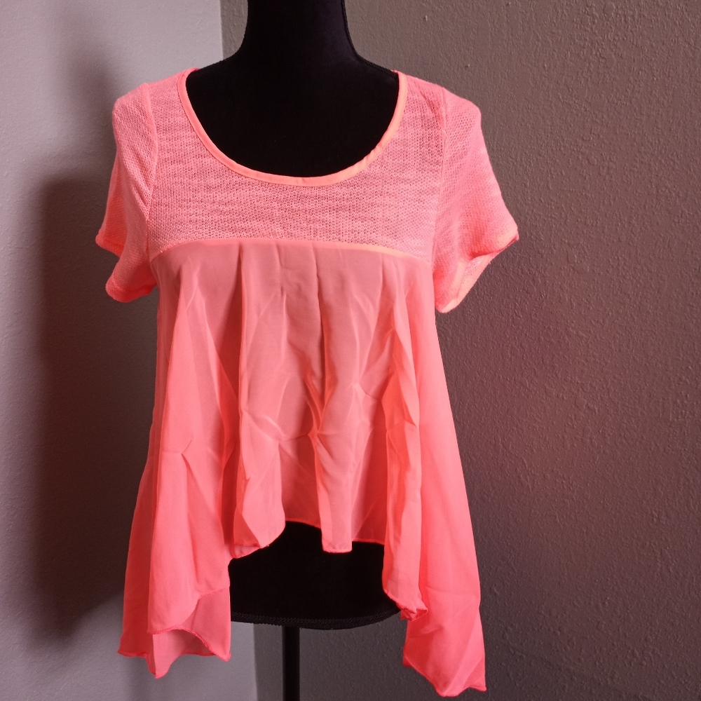Light weight High-Low Top - Picture 5 of 5